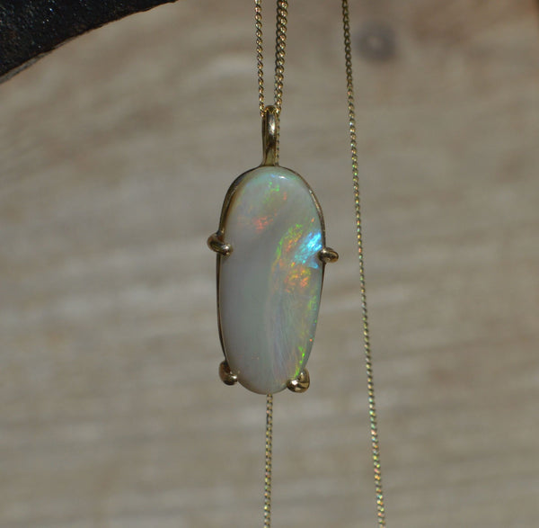 9ct Gold Oval Australian Opal Pendant. 4.5Carats