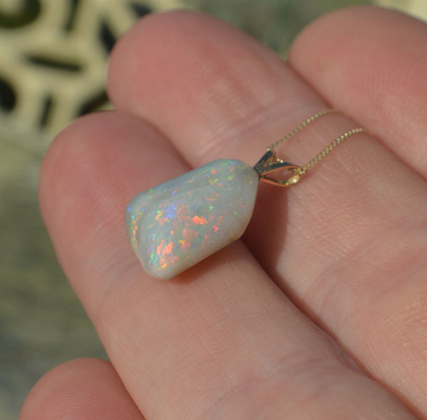 Australian Crystal Opal and 18ct Gold Pendant, 6.3Carats